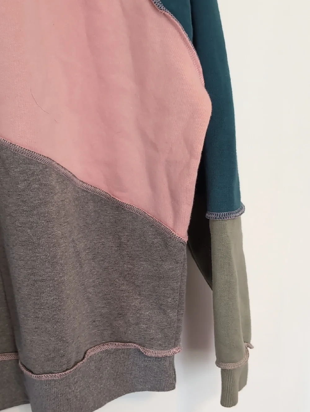 Wild Fable Pink Teal Gray Color Block Crew Neck Sweatshirt Size Extra Small - Picture 4 of 5